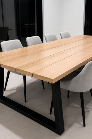 Comedor en Madera y Acero Minimalista